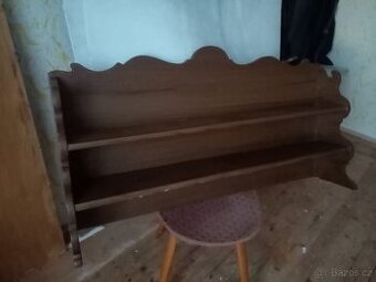 Dřevěná retro polička.