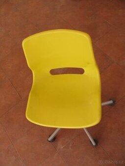 Bakelitova židle