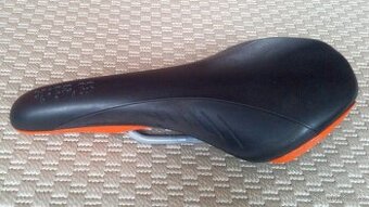 Sedlo Fizik, nejspíš Nisene Sport