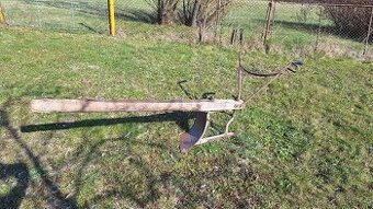 STARÝ PLUH 02 S OBRACEČEM A NASTAVITELNOU DŘEVĚNOU OJÍ – ANT