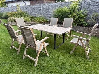 Teakový zahradní nábytek