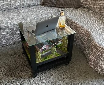 Kolejiště v Ikea stolku, mašinky H0/H0f, diorama vláčky