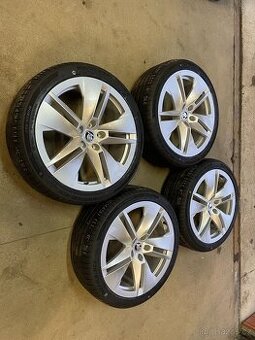 8Jx 19 H2 ET45  + nové pneu 235/40 ZR19 96Y