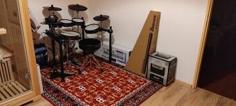 Prodám elektronické bicí Alessis ,včetně šlapky Tama a sedač