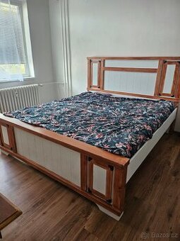 Postel + psací stůl