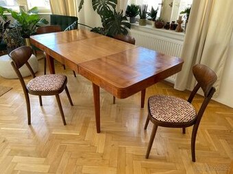 Stůl a 4 Thonet židle