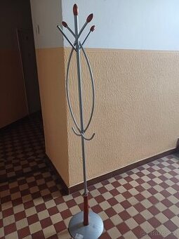 Věšák na bundy