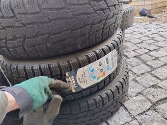 Nokian zimní pneu 185/60R15C