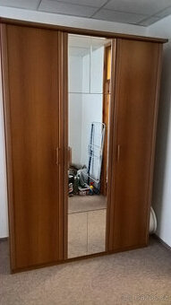 Šatní skříň 151×220x60