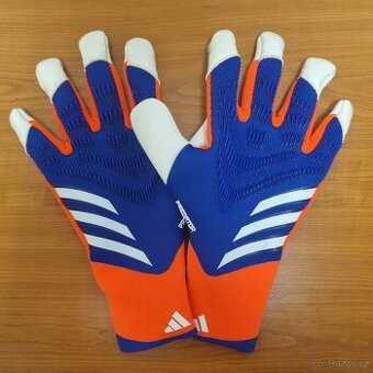 Nové brankařske rukavice Adidas Predator Pro Hybrid