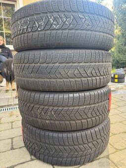 Sada zimních pneu Pirelli 235/60/18