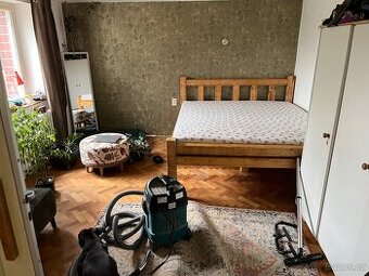 Manželská postel z masivu