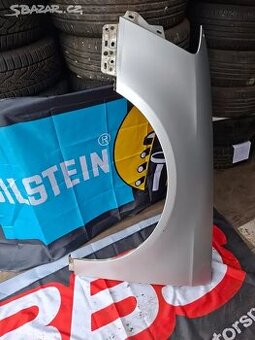 Levý přední blatník VW Passat B6 stříbrný