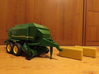 BRUDER 2017 Zelený BALÍKOVAČ slámy JOHN DEERE