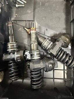 Vstřikovače 2.0tdi 103kw 0414720229 3 kusy