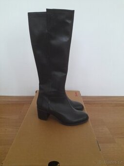 Černé kožené kozačky značky Baťa velikost 38