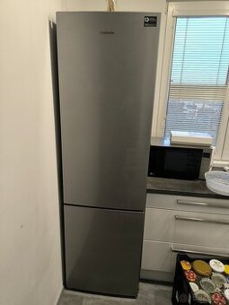 Lednice Samsung RB37J5018SA