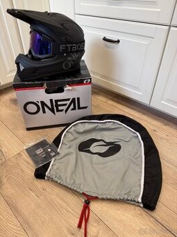 Motokrosová helma O’Neal + brýle + příslušenství