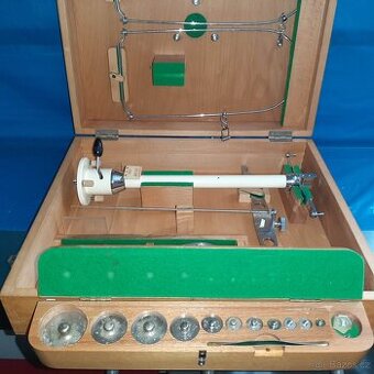 Staré/historické školní váhy v dřevěném obalu + sada závaží