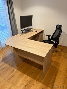 Kancelářský stůl – jako nový, s fakturou