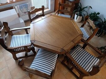 Jídelní stůl z masivu