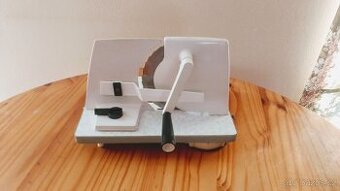 Kráječ chleba a potravin