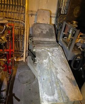 Starožitný operační stůl (1960)