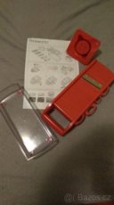 Pomůcky do kuchyně- kráječ, sítko, šlehač, mini pánev....