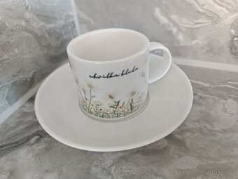 Kávový hrnek s talířkem