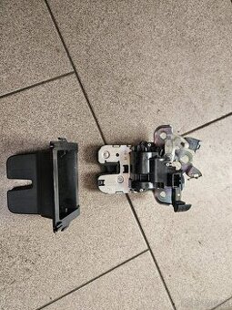 Zámek kufrových dveří Škoda Octavia III 5E0827505