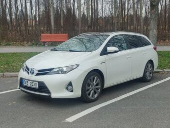 Toyota Auris 1,8 benzín/hybrid