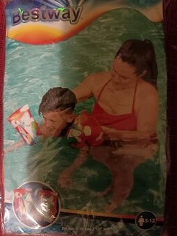 Dětské rukávky a kruh