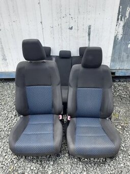 Toyota Auris sedačky