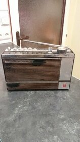 Staré tranzistorové rádio GRUNDIG