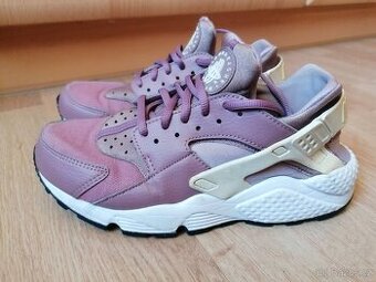 Botasky NIKE AIR Huarache v. 39