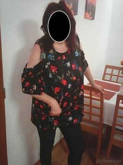 tunika Bodyflirt s průstřihy