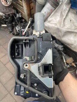 Zámek dveří s dověry BMW E65