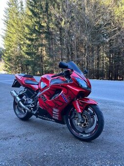 Cbr 600f sport - 1