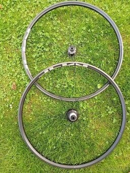 29" zapletená kola Shimano WH-MT501