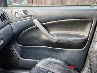 Škoda Octavia I combi ZÁVĚS DVEŘÍ kožené tapecírunky