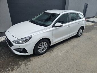 Hyundai i30 kombi 1.6crdi 85kw r.v 10/2020 kamera 2xklič -ČR