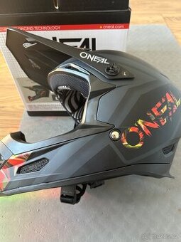 Prodám výbavu na MTB (helma, chrániče…)