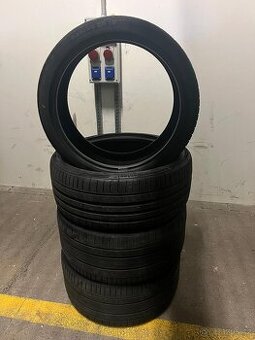 Letní pneu 235/35 R19 a 255/30 R19