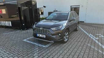 Toyota RAV4.
