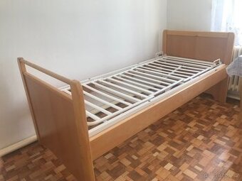 Zdravotní polohovací postel