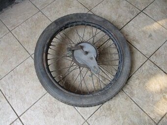 čz 125 B zadní kolo