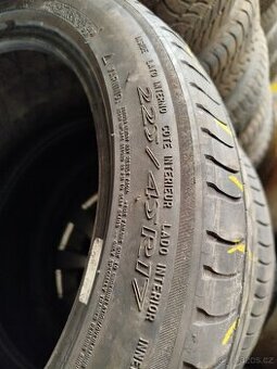 225 45 r17