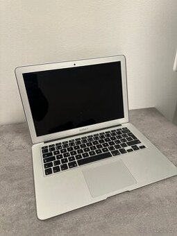 MacBook Air 13″ (Mid 2013) – i5 / 4 GB RAM / 128 GB SSD