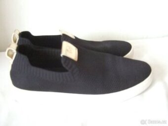 Espadrile.