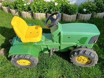 Šlapací traktor John Deere